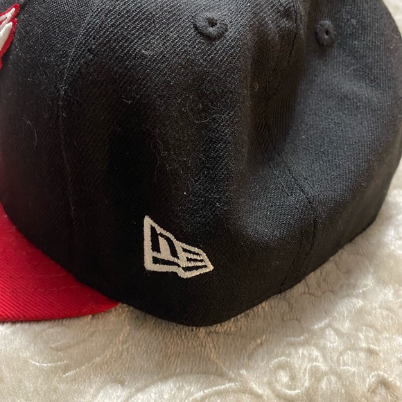 New Era 59Fifty Detroit Red Wings NHL Hockey Fitted Hat Cap Black Red - Picture 2 of 4